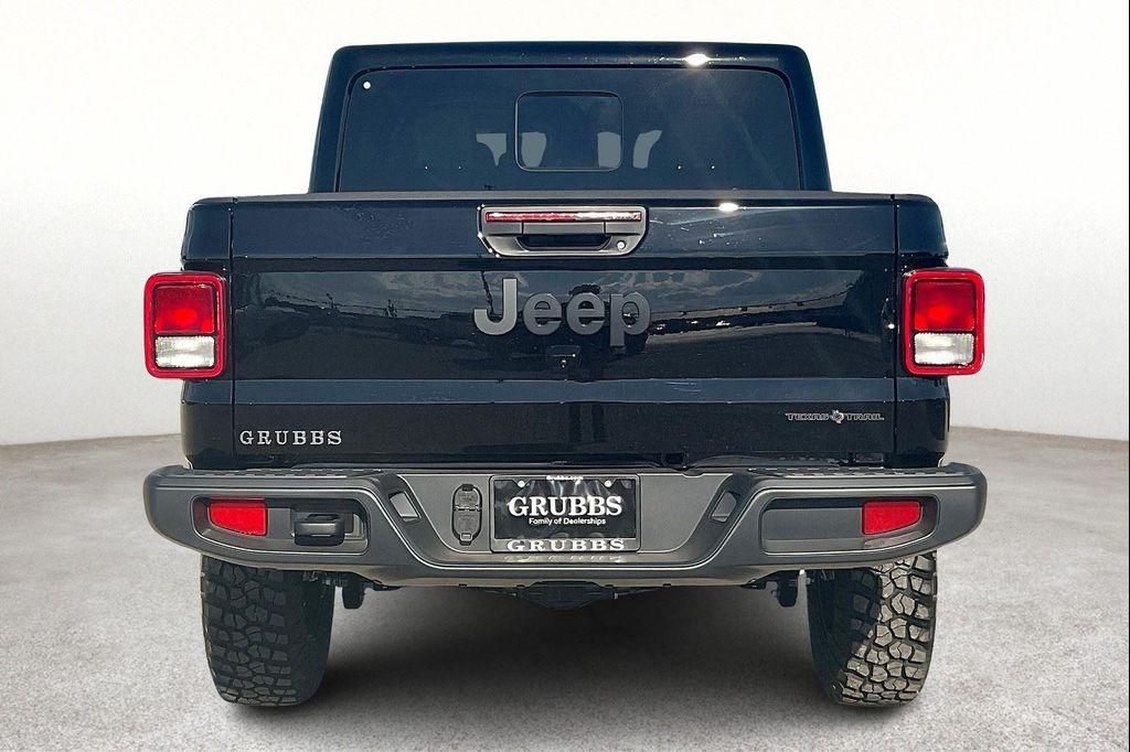 new 2025 Jeep Gladiator car, priced at $44,105