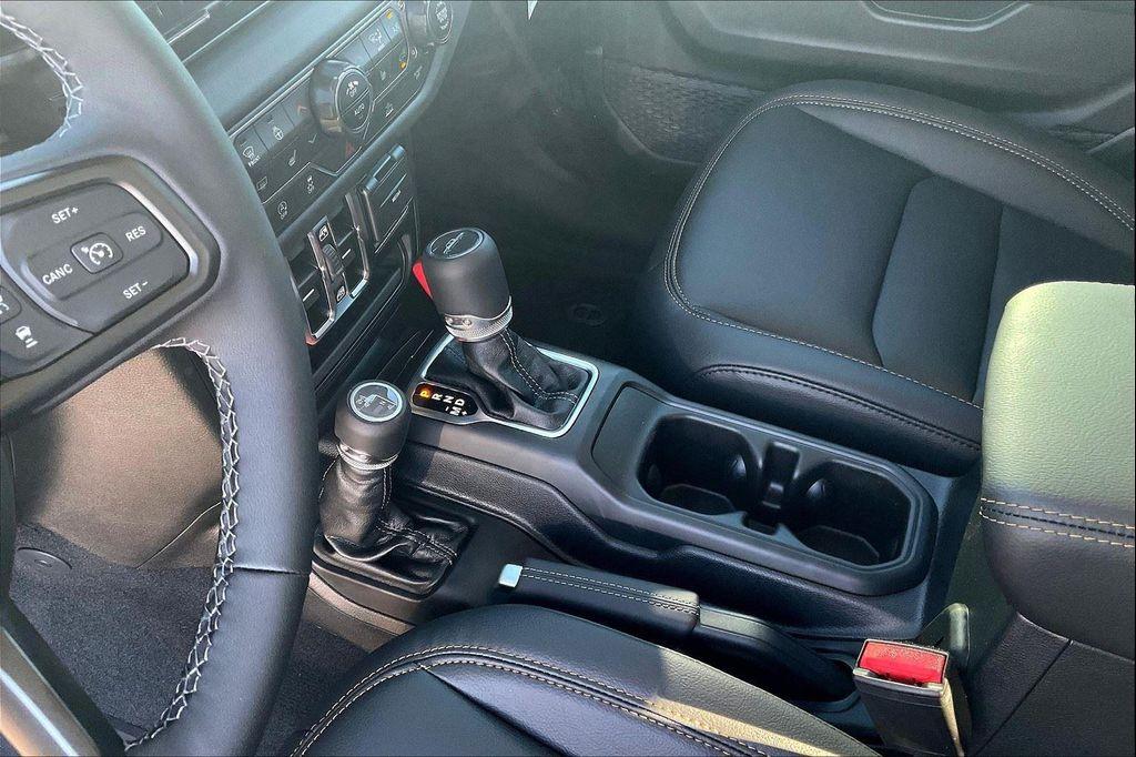 new 2025 Jeep Gladiator car, priced at $44,105