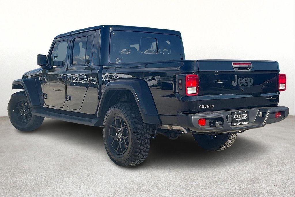 new 2025 Jeep Gladiator car, priced at $44,105
