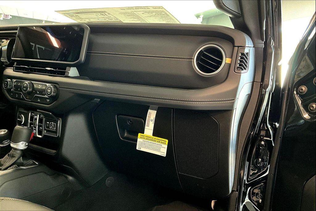 new 2025 Jeep Gladiator car, priced at $44,105
