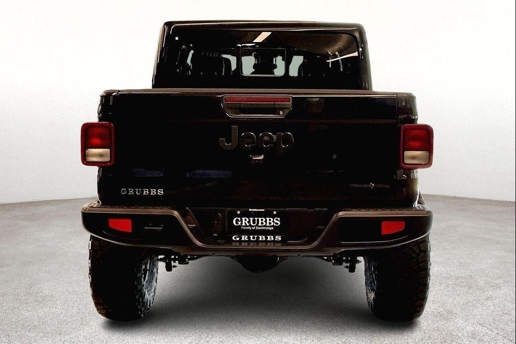 new 2025 Jeep Gladiator car, priced at $44,105