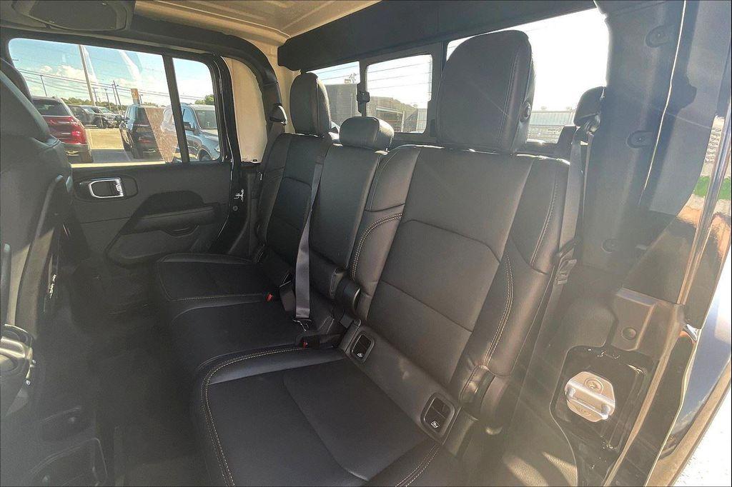 new 2025 Jeep Gladiator car, priced at $44,105