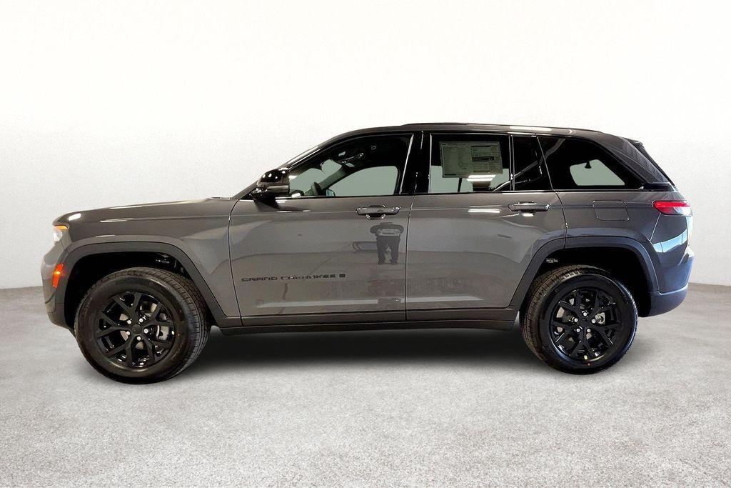 new 2025 Jeep Grand Cherokee car, priced at $39,480