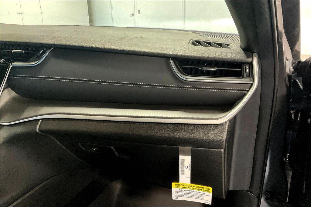 new 2025 Jeep Grand Cherokee car, priced at $39,480