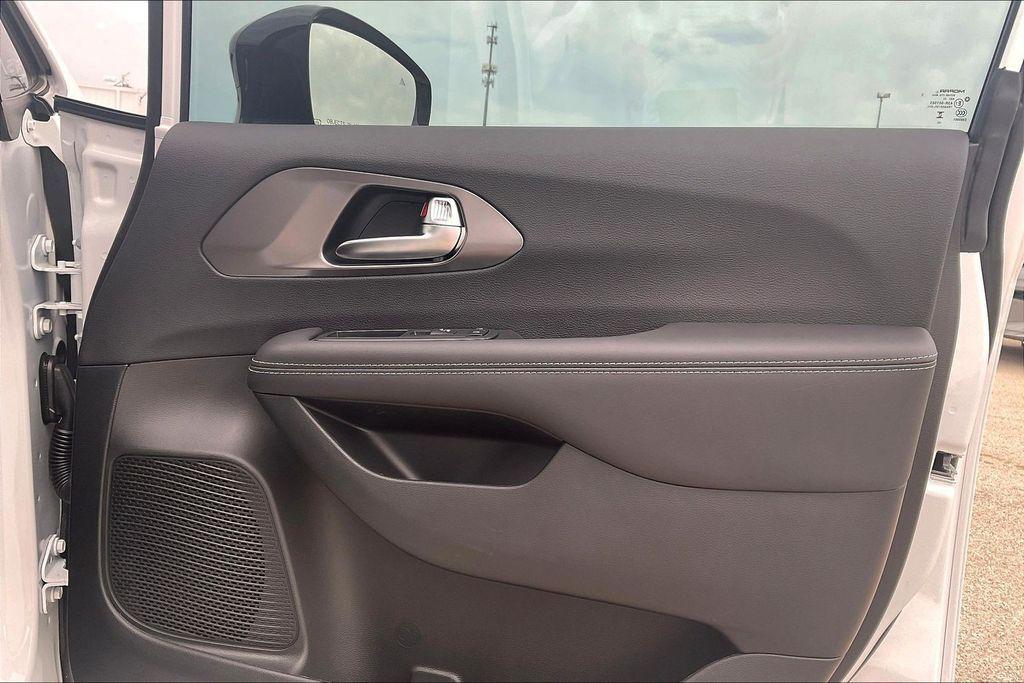 new 2026 Chrysler Pacifica car, priced at $47,065