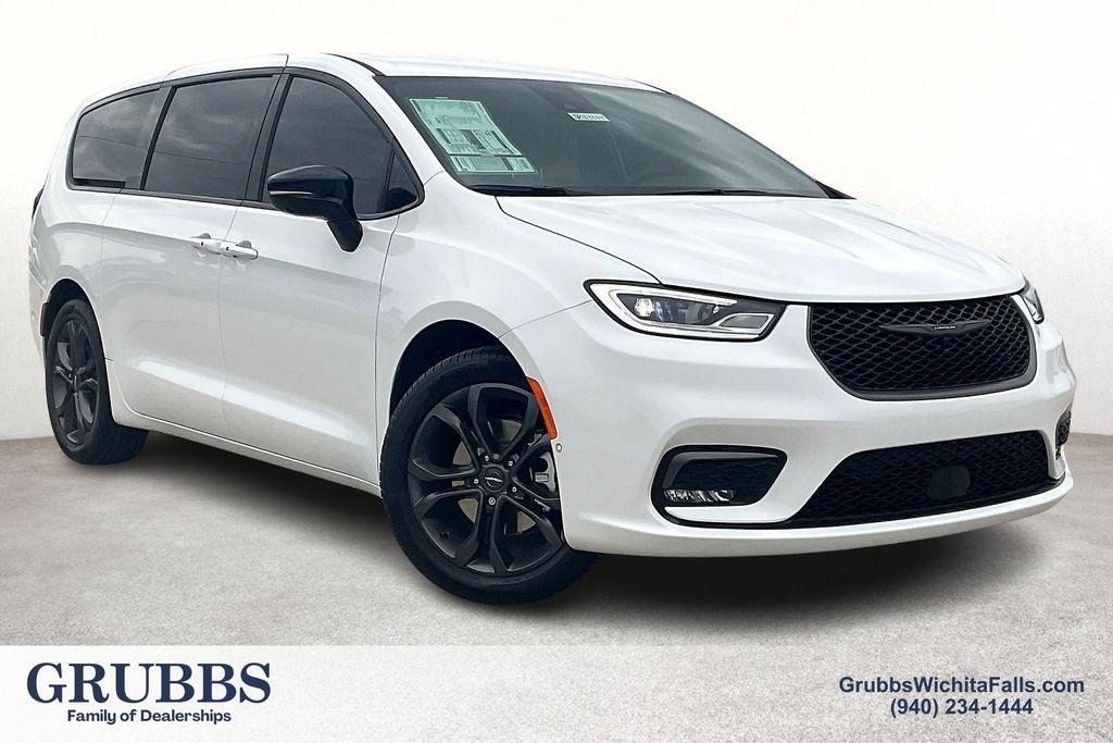 new 2026 Chrysler Pacifica car, priced at $47,065