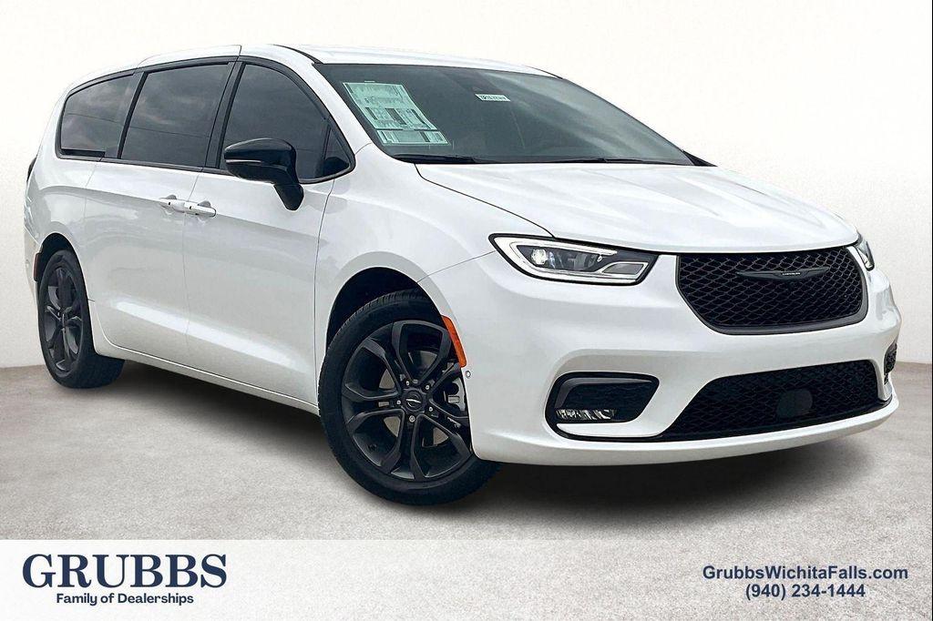 new 2026 Chrysler Pacifica car, priced at $43,315