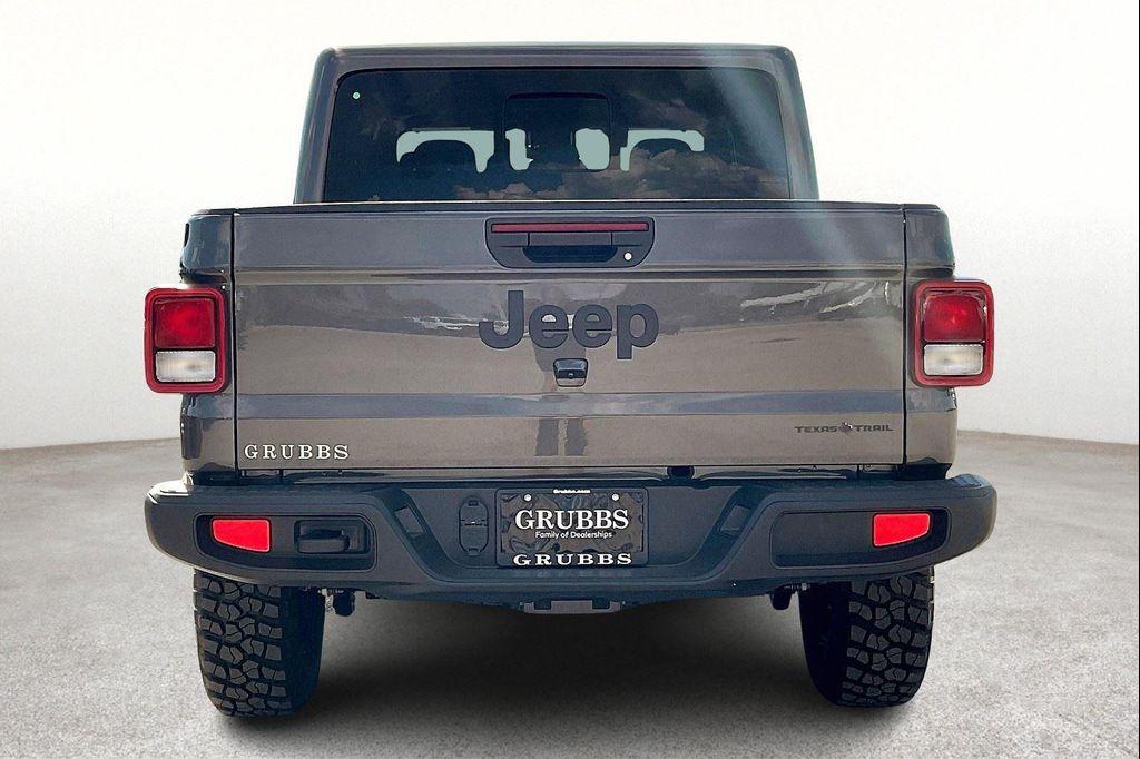 new 2025 Jeep Gladiator car, priced at $44,105