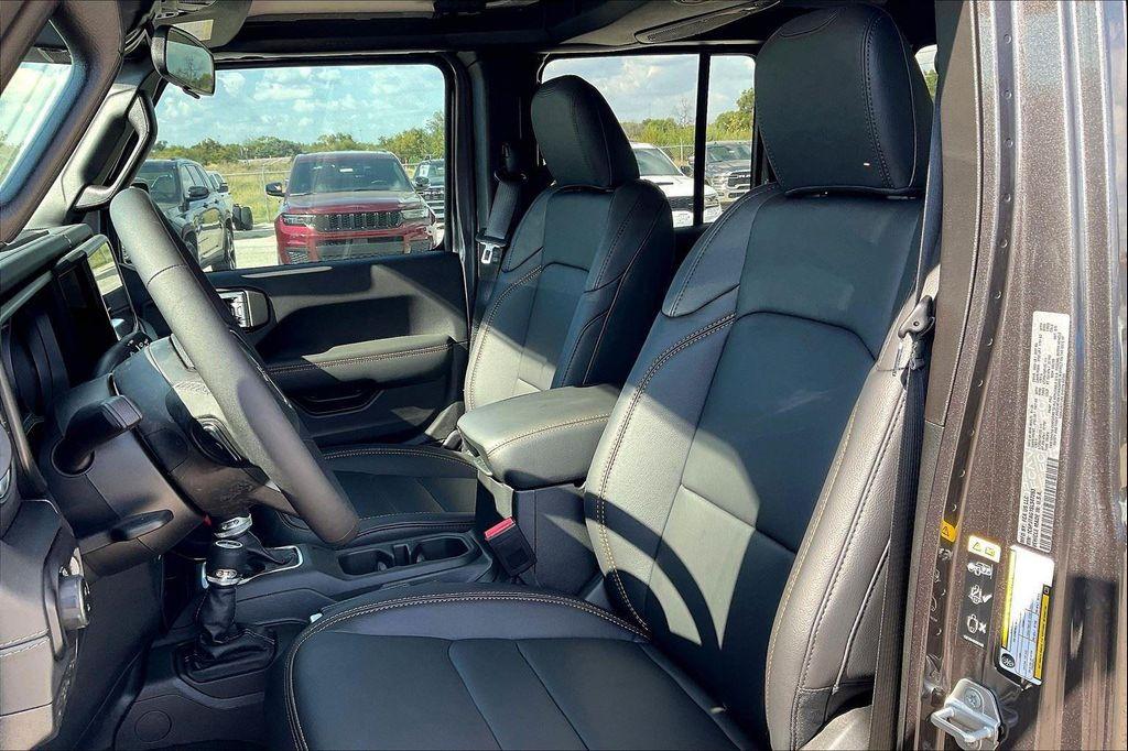 new 2025 Jeep Gladiator car, priced at $44,105