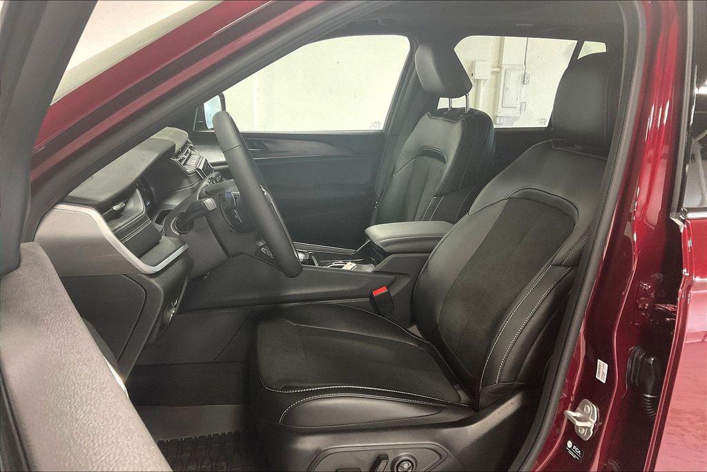 new 2025 Jeep Grand Cherokee car, priced at $46,730