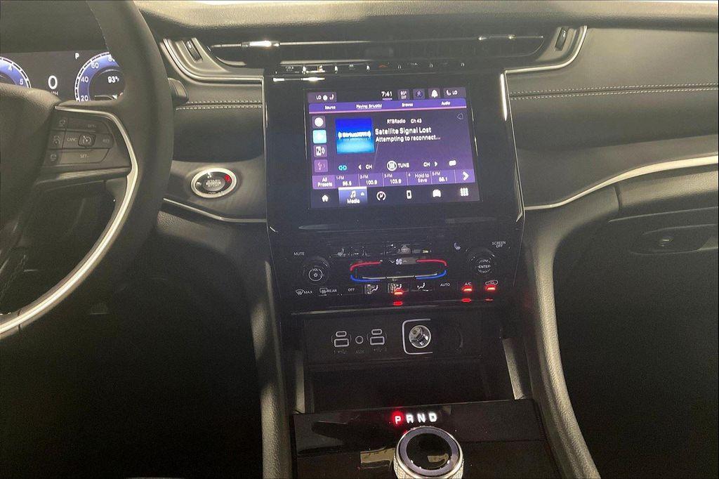 new 2025 Jeep Grand Cherokee car, priced at $38,980