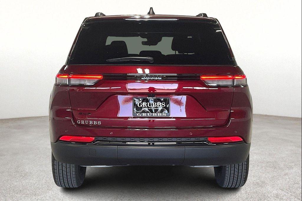 new 2025 Jeep Grand Cherokee car, priced at $38,980