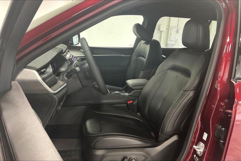 new 2025 Jeep Grand Cherokee L car, priced at $47,495