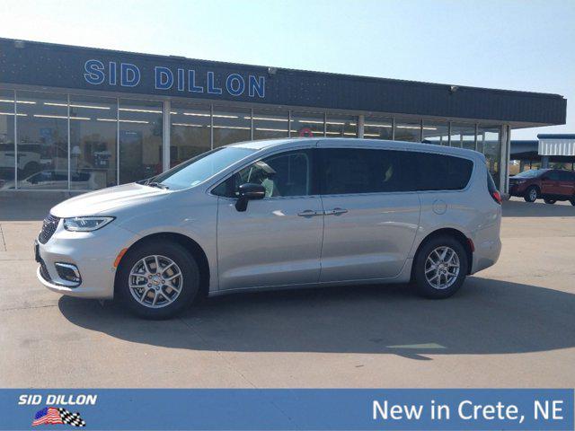 new 2024 Chrysler Pacifica car, priced at $46,290