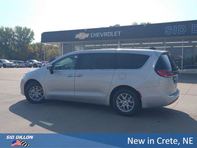 new 2024 Chrysler Pacifica car, priced at $46,290