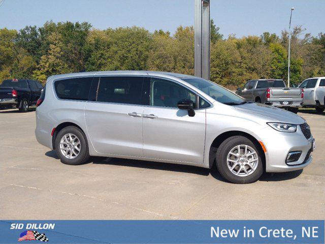 new 2024 Chrysler Pacifica car, priced at $46,290