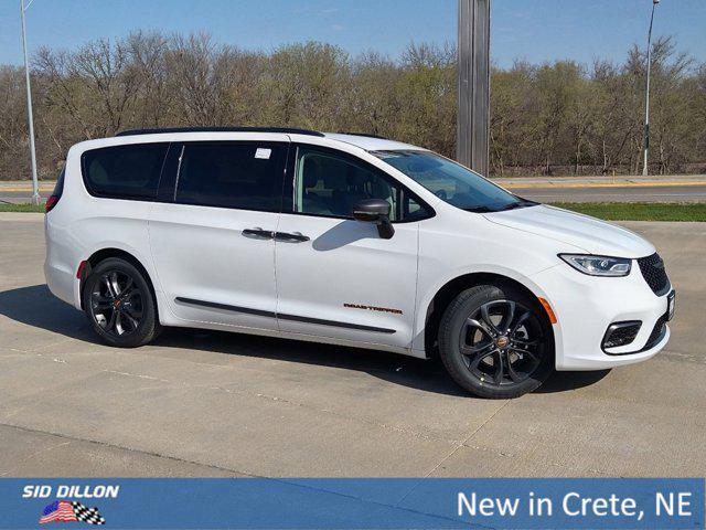 new 2024 Chrysler Pacifica car, priced at $47,195