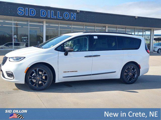 new 2024 Chrysler Pacifica car, priced at $47,195