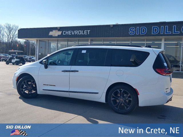 new 2024 Chrysler Pacifica car, priced at $47,195