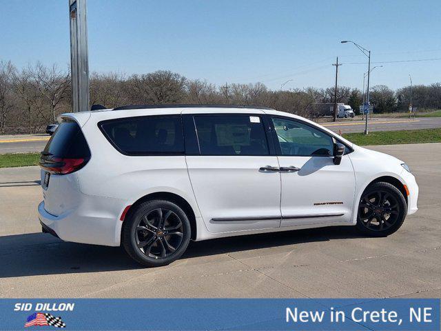 new 2024 Chrysler Pacifica car, priced at $47,195