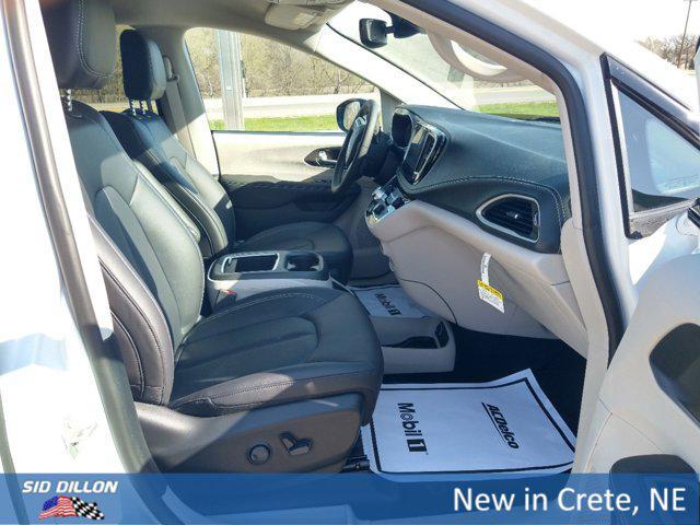 new 2024 Chrysler Pacifica car, priced at $47,195