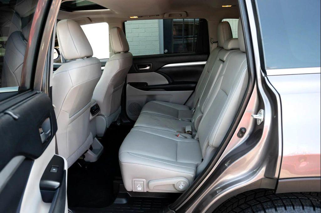 used 2019 Toyota Highlander car, priced at $27,495