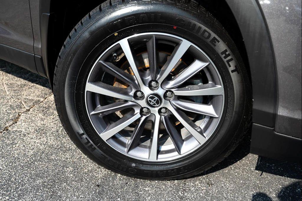 used 2019 Toyota Highlander car, priced at $27,495