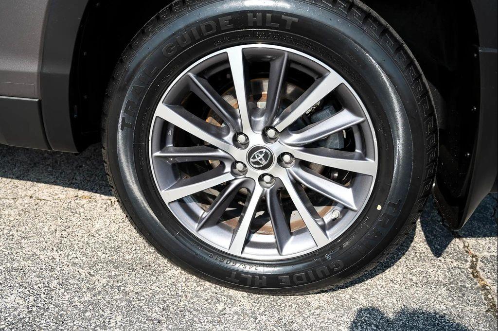 used 2019 Toyota Highlander car, priced at $27,495