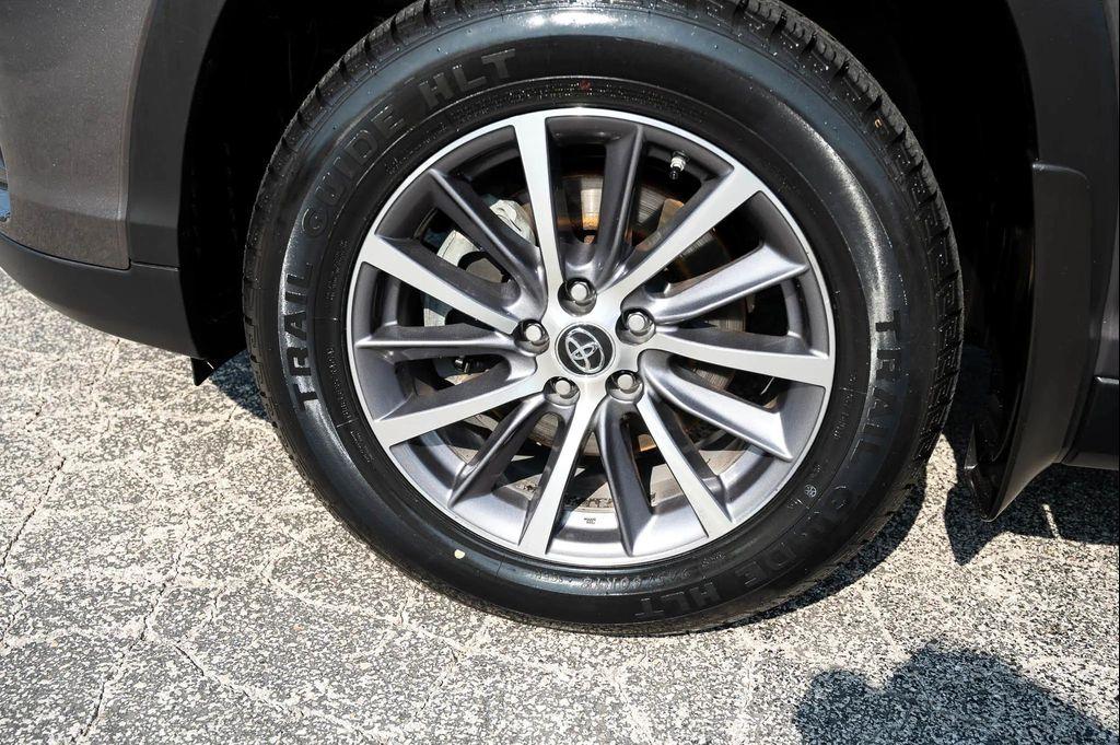used 2019 Toyota Highlander car, priced at $27,495