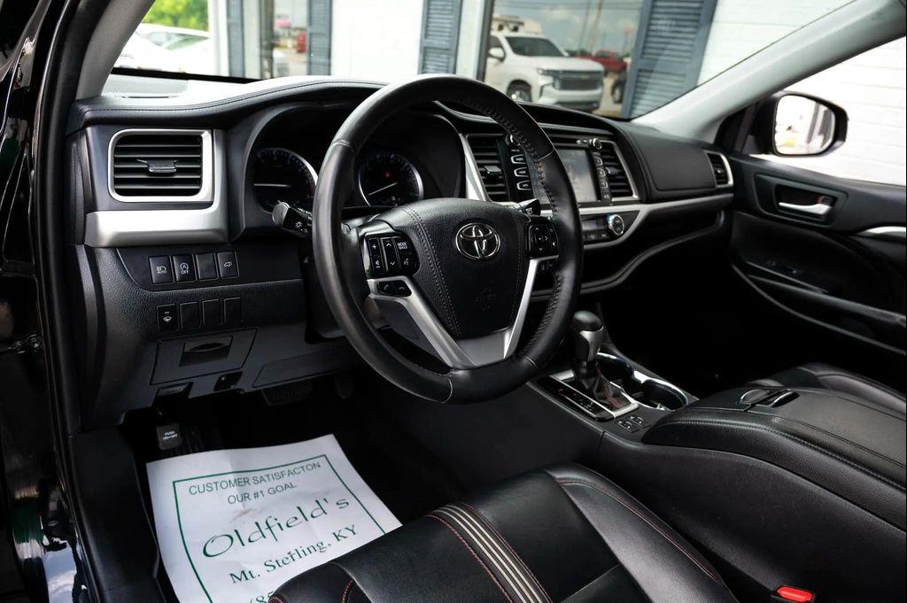used 2019 Toyota Highlander car, priced at $27,495