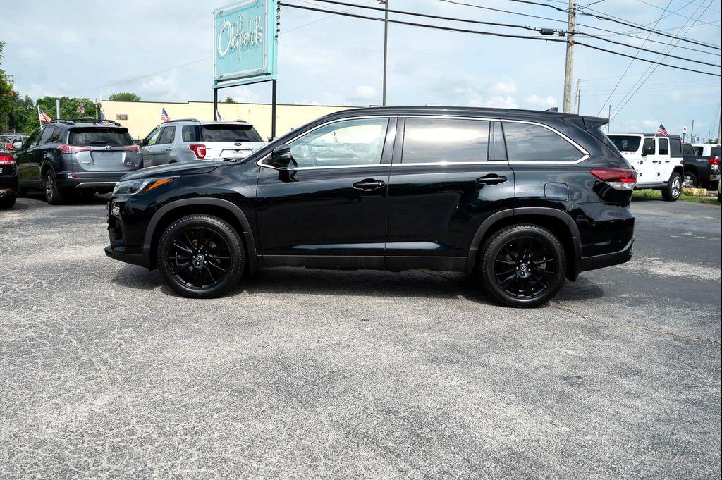 used 2019 Toyota Highlander car, priced at $27,495