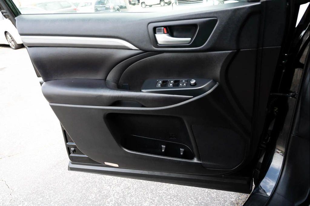 used 2019 Toyota Highlander car, priced at $27,495