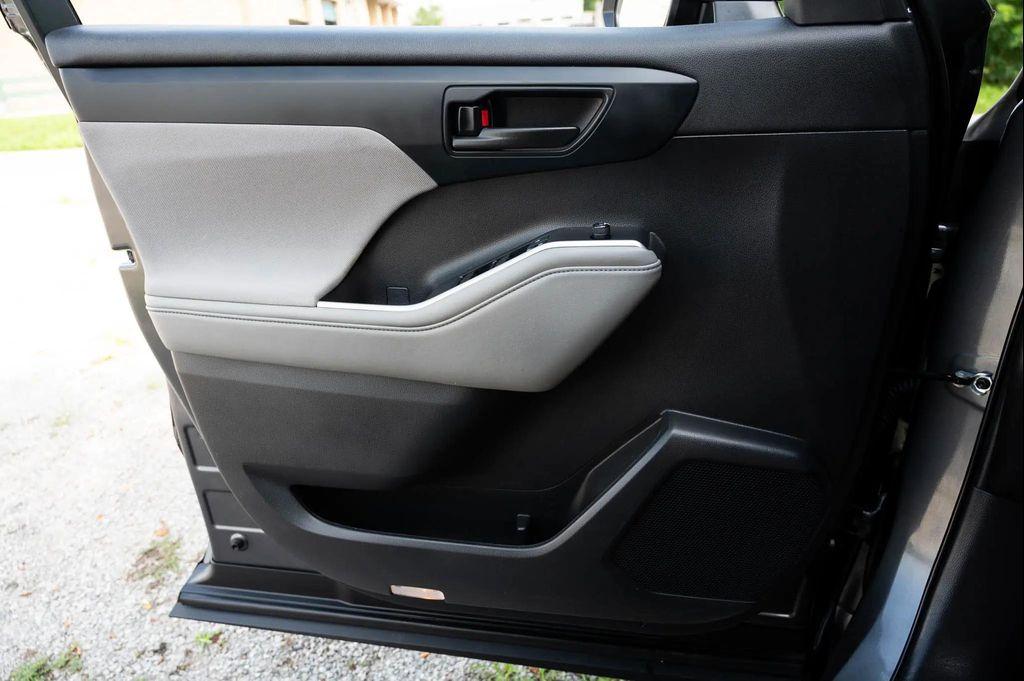 used 2021 Toyota Highlander car, priced at $23,495