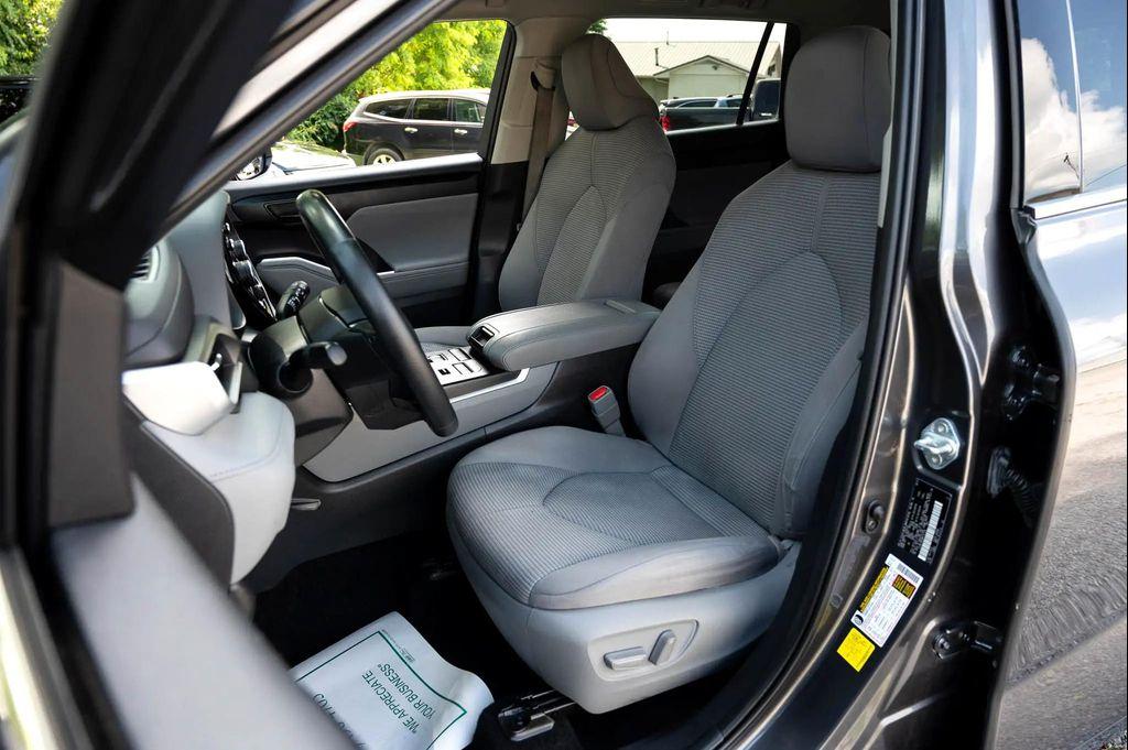 used 2021 Toyota Highlander car, priced at $23,495