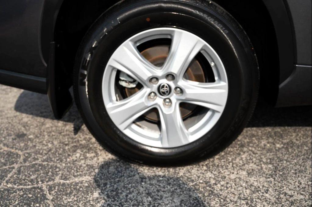 used 2021 Toyota Highlander car, priced at $23,495