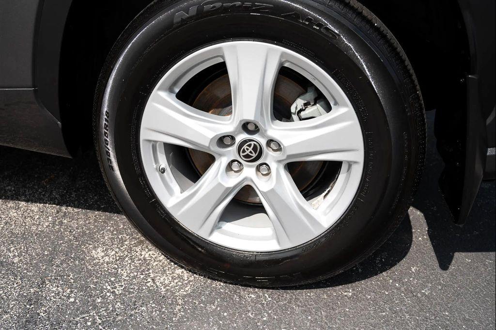 used 2021 Toyota Highlander car, priced at $23,495
