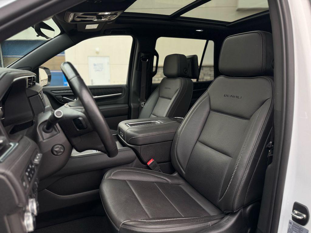 used 2023 GMC Yukon car, priced at $55,159