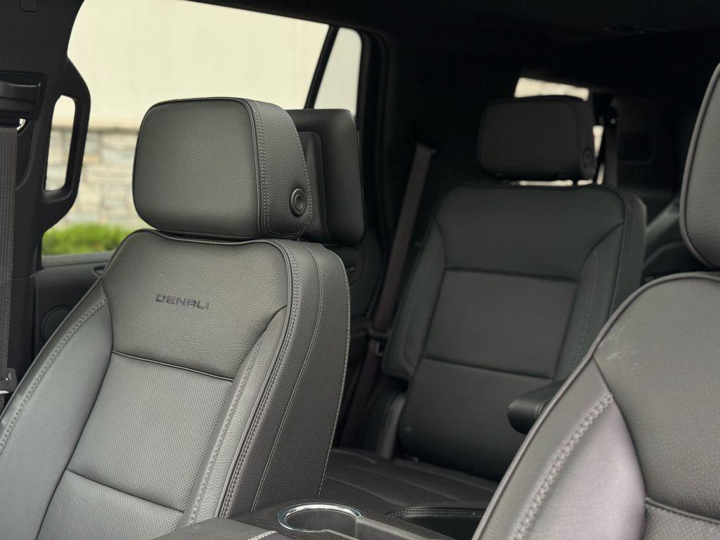 used 2023 GMC Yukon car, priced at $55,159