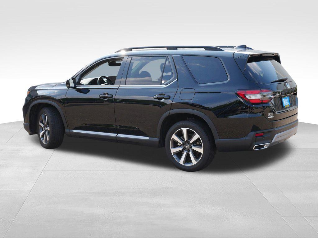 used 2025 Honda Pilot car, priced at $41,219