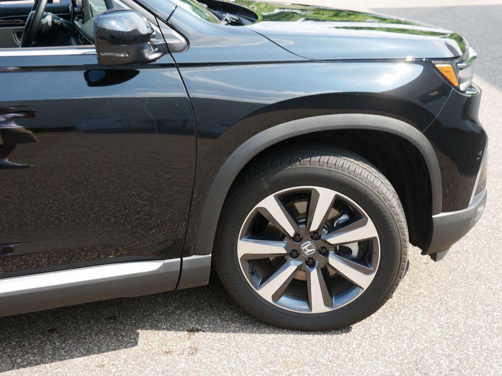 used 2025 Honda Pilot car, priced at $41,219