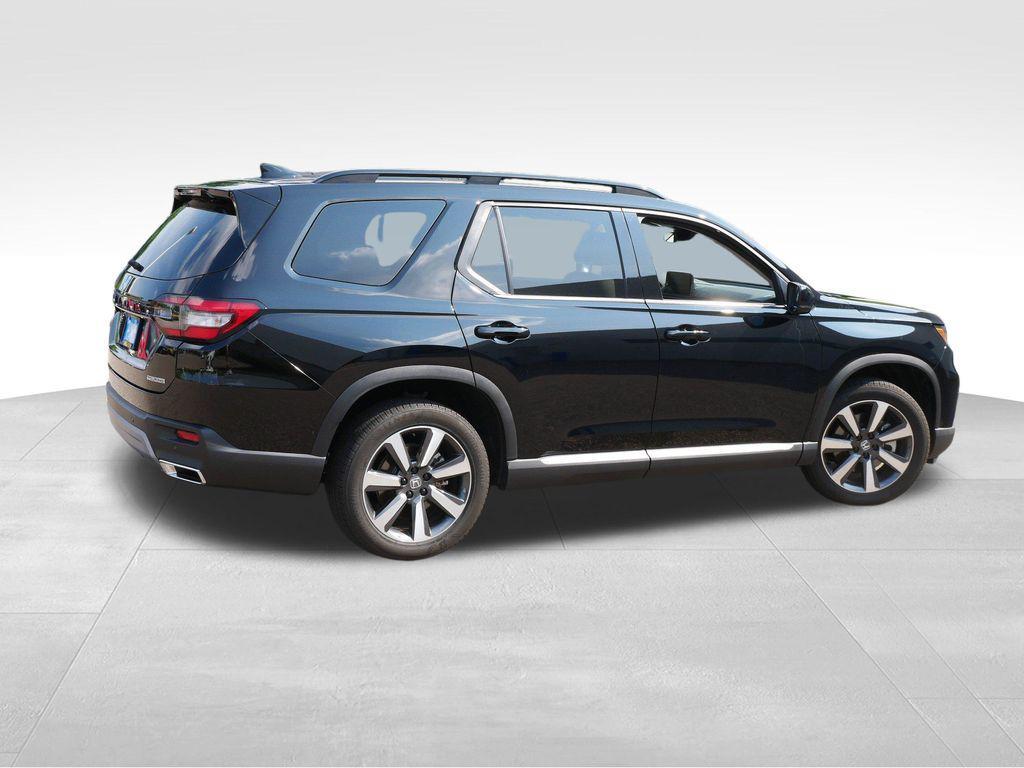 used 2025 Honda Pilot car, priced at $41,219