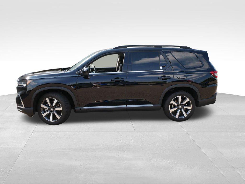 used 2025 Honda Pilot car, priced at $41,219