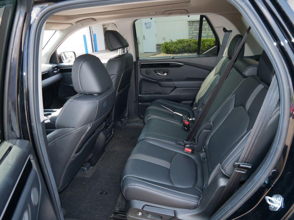 used 2025 Honda Pilot car, priced at $41,219