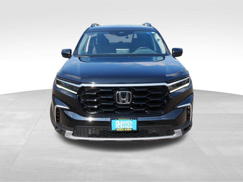 used 2025 Honda Pilot car, priced at $41,219