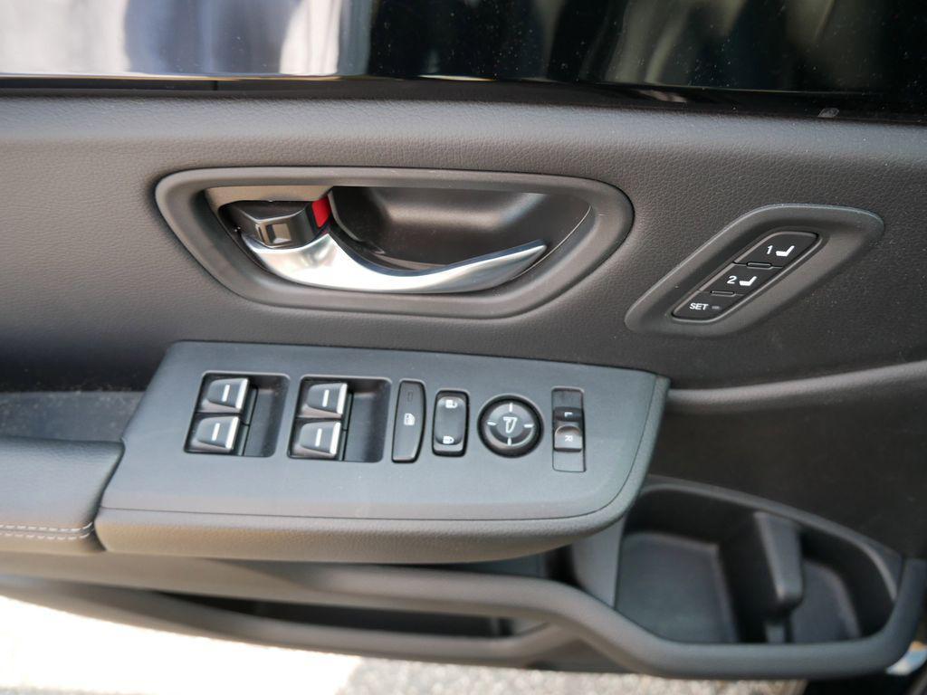 used 2025 Honda Pilot car, priced at $41,219