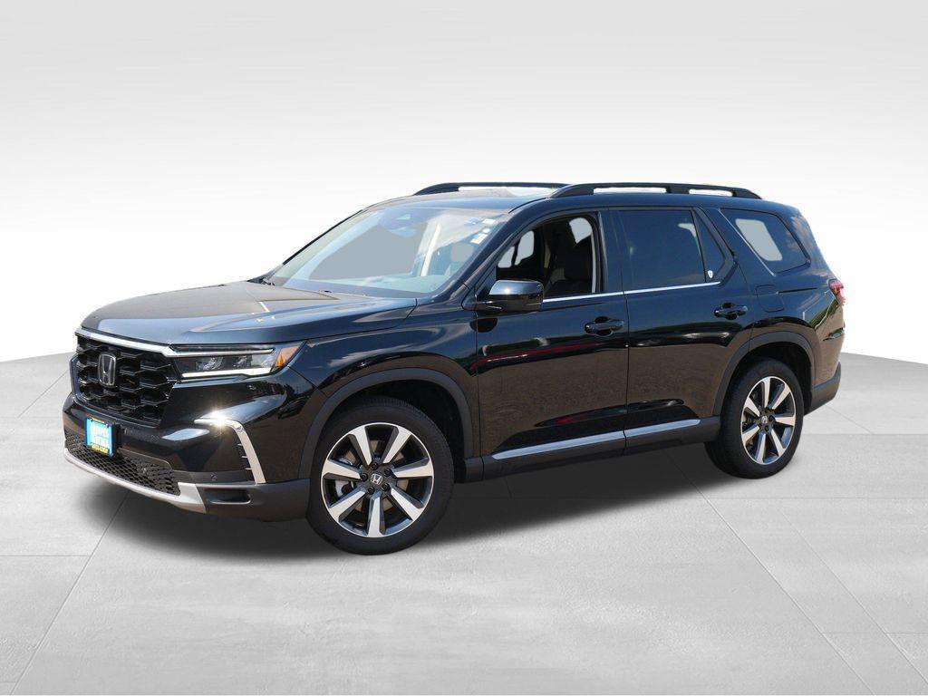 used 2025 Honda Pilot car, priced at $41,219