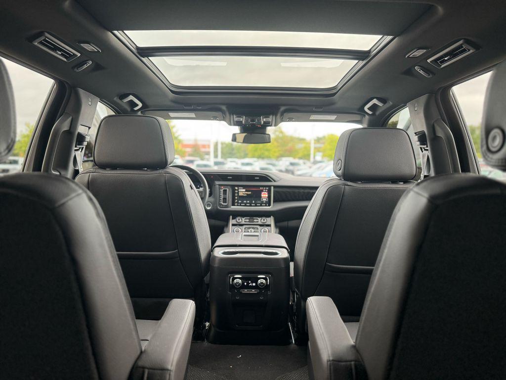 used 2024 GMC Yukon car, priced at $73,199