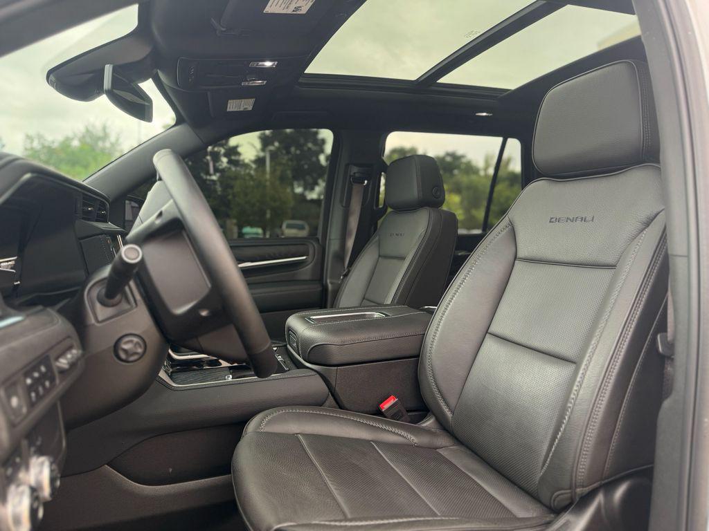 used 2024 GMC Yukon car, priced at $73,199