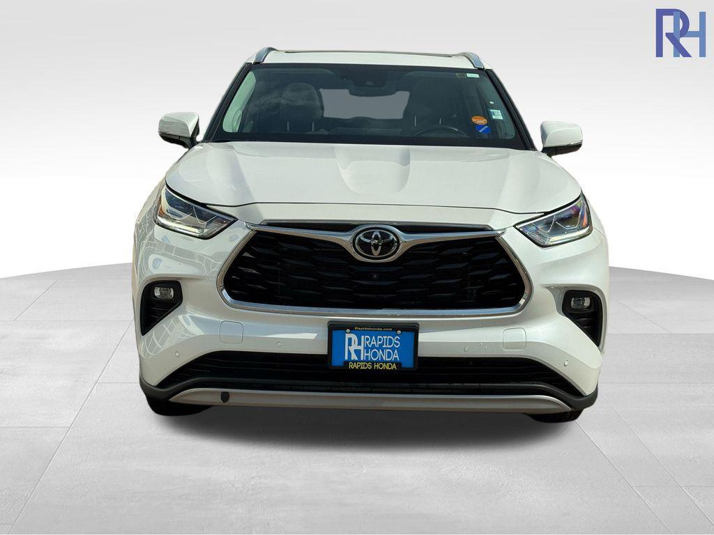 used 2023 Toyota Highlander car, priced at $42,736