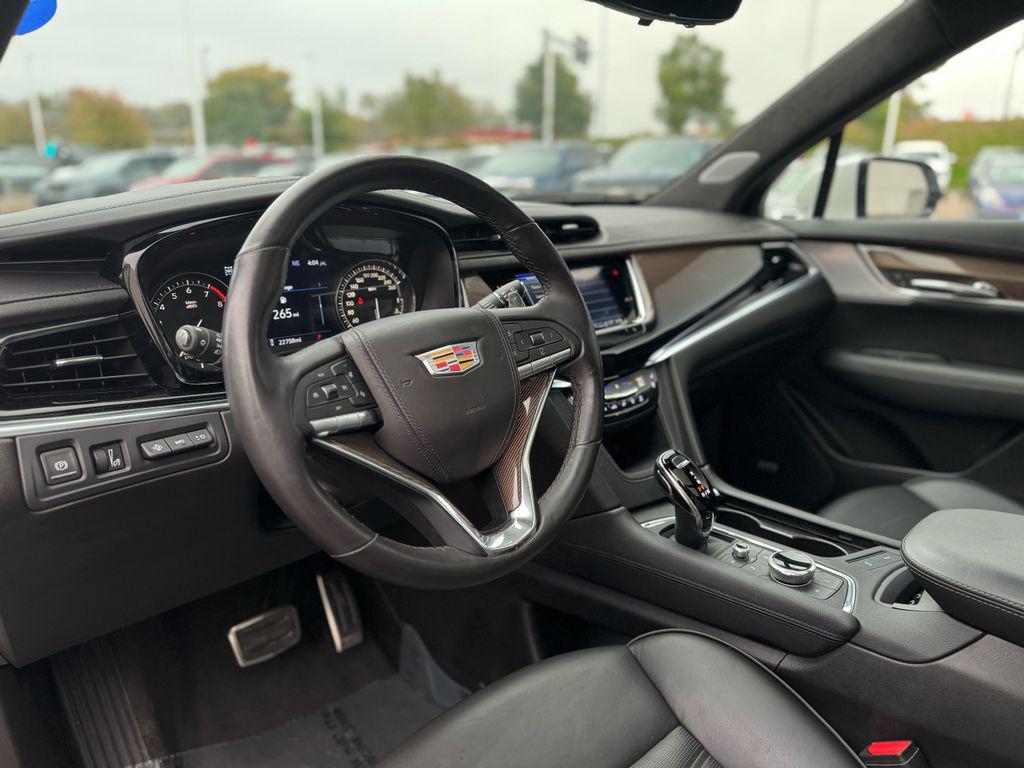 used 2024 Cadillac XT6 car, priced at $47,646